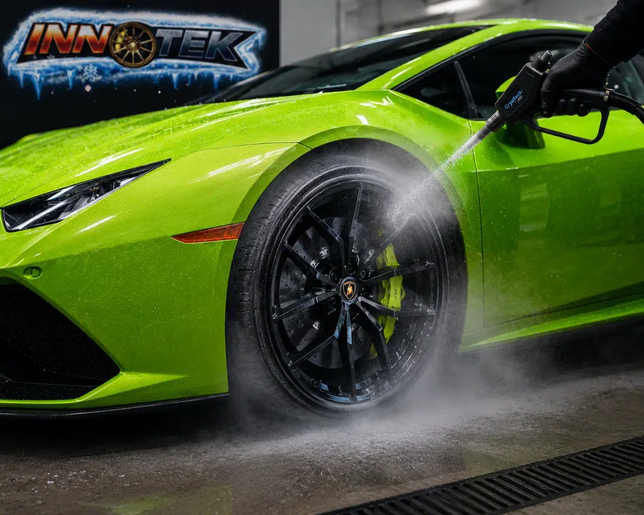 Supercar verte en nettoyage cryogénique | INNOTEK Nettoyage cryogénique d'une supercar verte